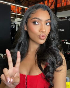 Sydney Martin Instagram - work flowww @sheinofficial 📸🥰🤳🏽🫧😎🍵

#modellife #fashionphotography #SHEINstyle #photoshoot #fashionmodel #behindthescenes #digitalcreator
