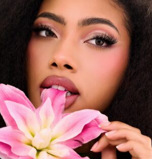 Sydney Martin Instagram - happy flower day🌸🌿
📸 @kssphoto_ 
💄 @maggie.overbaugh 

#beautymodel #naturalbeauty #photoshoot #naturalmakeup #work #lifestyle #art #curls