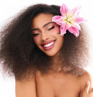 Sydney Martin Instagram - happy flower day🌸🌿
📸 @kssphoto_ 
💄 @maggie.overbaugh 

#beautymodel #naturalbeauty #photoshoot #naturalmakeup #work #lifestyle #art #curls