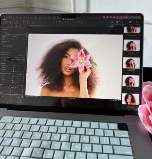 Sydney Martin Instagram - happy flower day🌸🌿
📸 @kssphoto_ 
💄 @maggie.overbaugh 

#beautymodel #naturalbeauty #photoshoot #naturalmakeup #work #lifestyle #art #curls