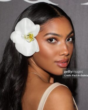 Sydney Martin Instagram - in bloom🌺 @prettylittlething 

#gettyimages #prettylittlethingmodel #hollywoodglam #lifestylephotography #fashionevent #elegantoutfit #floraldress #orchidflower
