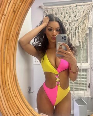 Sydney Martin Instagram - sweet like candy🍬 @modaminx
 
#photoshoot #swimwearmodel #swimweek #summer #bikinifashion #femaleempowerment #bodypositivity #miamimodel