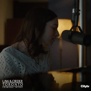 Sydney Ozerov-Meyer Instagram - Had the pleasure of guest starring on tonight’s episode of @lawandorderto! This was a particularly special one. It’s difficult to express how wonderful these folks were but getting to work with such talented people that I look up to as artists and also turned out to be incredibly kind was very inspiring. Aden, Kathleen, thank you. You two are so generous. (@kathleenmunroe and @adenyoung lead a set like no other.) Thank you @cameronpicstv and @worldwidewinnie for this one. 🙏 PS tune in and you might even hear some original music 😉 🎶
#lawandordertoronto #citytv