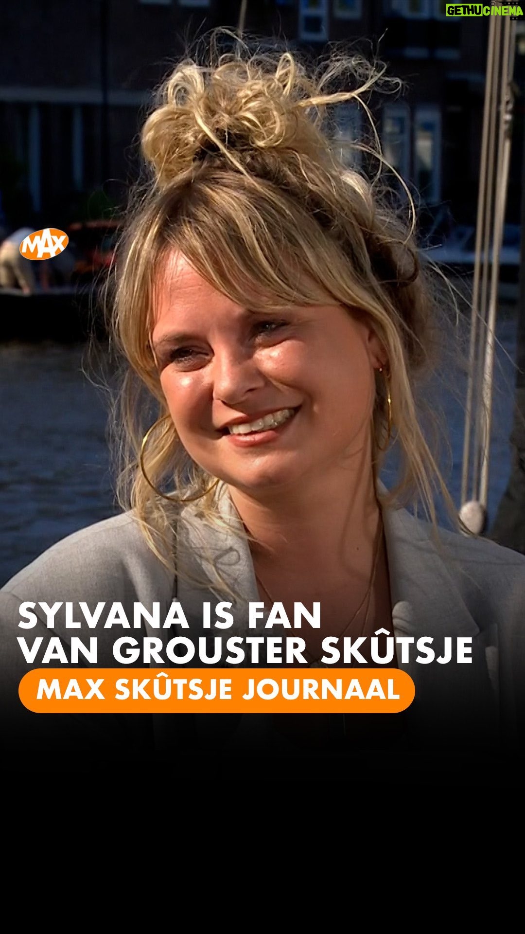 Sylvana IJsselmuiden Instagram - “Jij bent fan hè?” 😂 Jillert Anema en Sylvana IJsselmuiden analyseren het skûtsje van Grou: zijn zij überhaupt te verslaan? Sylvana denkt van niet, Jillert ziet daarentegen wel mogelijkheden… 📺📲 Het MAX Skûtsje Journaal zie je iedere dag om 17.25 uur op NPO 1 óf kijk de uitzendingen terug op NPO Start. #skûtsjesilen #SKS23 #OmroepMAX