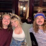 Sylvana IJsselmuiden Instagram – Als je in Friesland deze mooie mannen om je heen hebt, dan heb je geen bodyguards nodig.  #trotsebroers ❤️ beste reactie geef ik een pilsemantsje. (Hou het nestjes aub🤣)