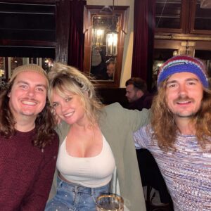 Sylvana IJsselmuiden Instagram - Als je in Friesland deze mooie mannen om je heen hebt, dan heb je geen bodyguards nodig.  #trotsebroers ❤️ beste reactie geef ik een pilsemantsje. (Hou het nestjes aub🤣)