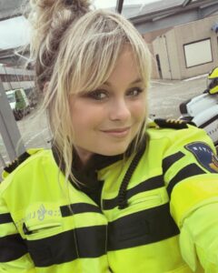 Sylvana IJsselmuiden Instagram - Carrièr-switch 👮‍♀️