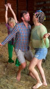 Sylvana IJsselmuiden Instagram - Ons favo trio 🥰 deel 1 #benbvolliefde #bbvolliefde #eenstukje #parodie #walter #claudia #anne #waltersdansjechallenge