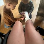 Sylvana IJsselmuiden Instagram - Kennen jullie het verhaal van dat meisje die een wintersport zonder kleer scheuren overleeft? Maar een stoepje in Friesland niet? Nou bij deze dan🤣