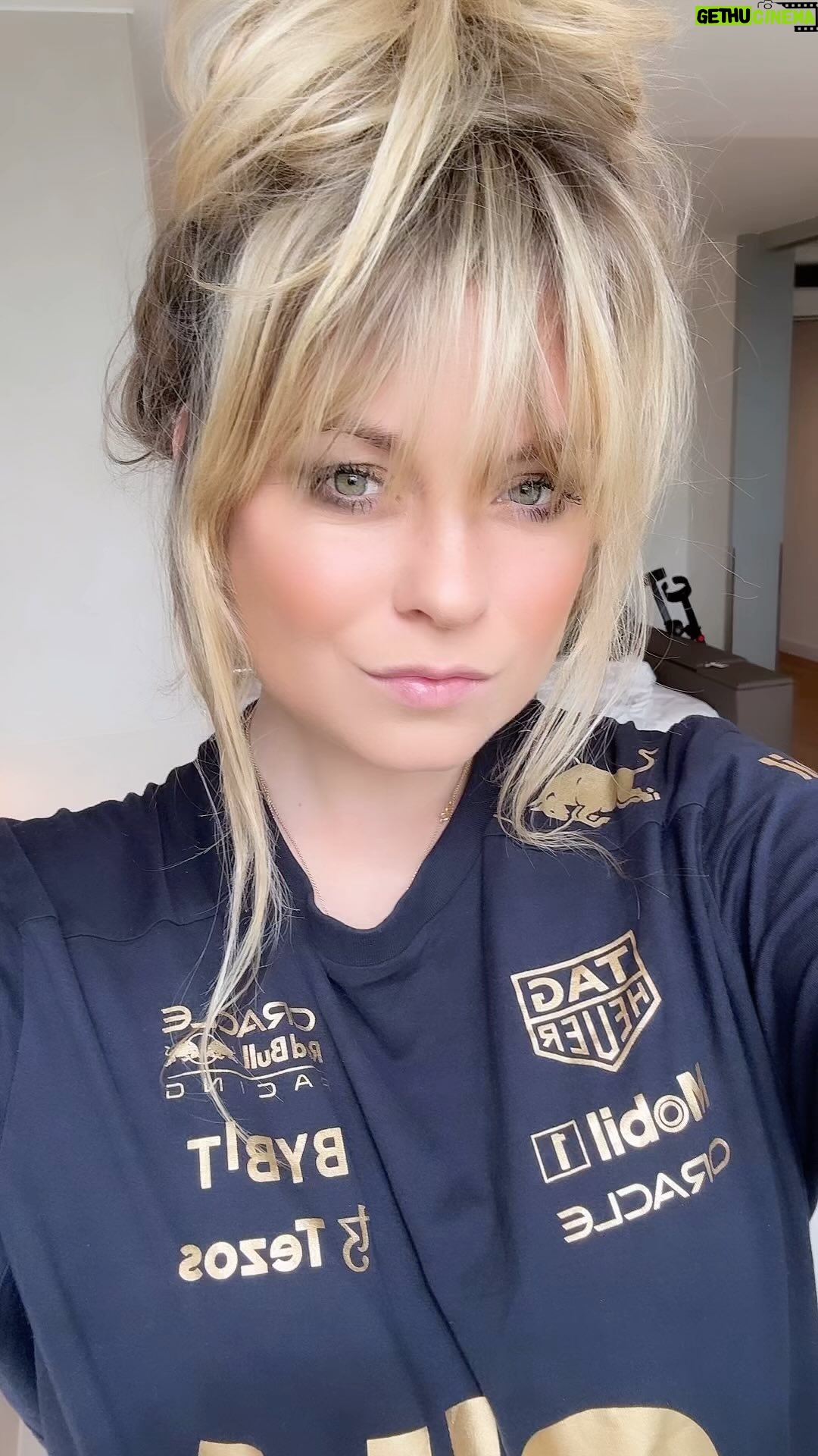 Sylvana IJsselmuiden Instagram - Ik ga met een gebroken voet mee doen aan een hardloop wedstrijd! Ja echt? Yes we can!! En de reden die zie je hier🙏❤️ #WingsforLifeWorldRun deze fantastische organisatie steunt onderzoek naar rugmerg en dwarslaesie. Wanneer? 5 mei! Waar opgeven? https://www.wingsforlifeworldrun.com/nl/locations (Ik ren in Breda) zie ik jullie daar? 😘
