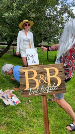 Sylvana IJsselmuiden Instagram - Een stukje B&B deel 3 #benbvolliefde #olof #marian #tom #jan #bbvolliefde #eenstukje #parodie #persiflage #satire