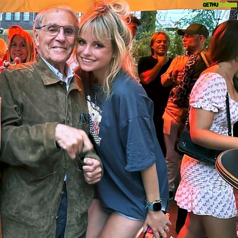 Sylvana IJsselmuiden Instagram - Vandaag tijdens de wedstrijd van Ajax wordt er een minuut stil gestaan bij Bennie.❌❌❌🙏 Wat bent u een ontzettende sportlegende maar vooral een lieve man met een groot hart! Rip en dank dat ik u nog eventjes heb mogen leren kennen. @afcajax