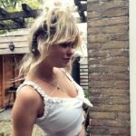 Sylvana IJsselmuiden Instagram – Even aan het vieren dat Max dit weekend kampioen wordt! Hoe is jouw vrijdag avond? 🔥