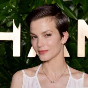 Sylvia Hoeks Instagram - Last night @chanelofficial ✨ .
.
.
.
Hair by @sheridanwardhair .
Make up by @elaineoffers .
Wearing @chanelofficial .
Styling by @chercoulter.