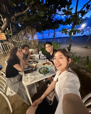 Sylvia Kim Instagram - “Got no checkbooks, got no banks, still I’d like to express my thanks. I got the sun in the morning and the moon at night.” – Irving Berlin #launion #friends