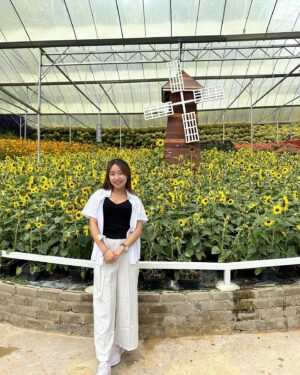 Sylvia Kim Instagram - mountains and flowers🌻 #malaysia