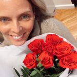 Sylvie Tellier Instagram - Dans ma pellicule cette semaine: 1- ma princesse première supportrice de @dianeleyreoff 2- photo souvenir sur le parquet de Dals 3- Photo de famille #missfamily 4- Don de 5000euros pour notre association @lesbonnesfees @marraine2coeur @marevagalanter 5- Journée des droits de la femme merci mon ♥️ 6- Déjeuner du @chinesebusinessclub avec @evegillesoff et @iamjuliegayet