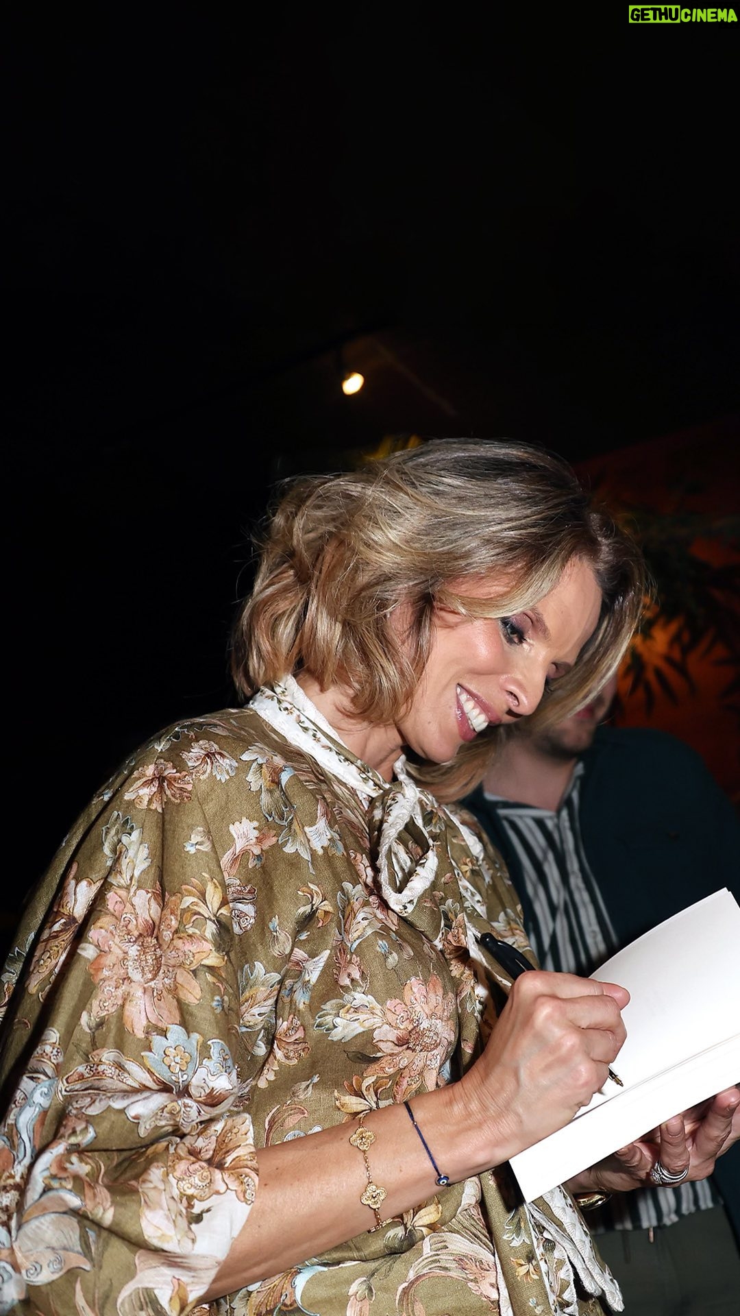 Sylvie Tellier Instagram - Retour en images sur la magnifique soirée de lancement du livre de Sylvie Tellier au @buddhabarparis ! 📖 "Couronne et préjugés" est à découvrir en librairie Au-delà des paillettes, Sylvie Tellier révèle, avec ses anecdotes inédites et ses confidences jusqu’alors murmurées, l’envers d’un décor mythique : celui du concours préféré des Françaises et des Français : Miss France. #couronneetpréjugés
