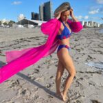 Sylvie Tellier Instagram - Color block💙💜💛 #nofilter #miamibeach #swimwear #beach 👙 @orza_luxury_swimwear_paris 🌴 Miami Beach