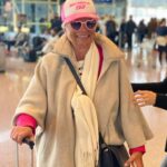 Sylvie Tellier Instagram – Dans ma pelicule de la semaine:
Ma préf est la 8 et vous? 
1- déjeuner en amoureux avant de récupérer nos loulous chez papy et mamy
2- quand le talentueux Valentin customise ma paire de Air Jordan préférée 
3- passion inavouée…
4- 10km de la chaume en famille 
5- « Dis maman, on apprend la chorégraphie de Beyoncé et on s’habille pareil »
6- Arrivée de maman à Barcelone pour son EVJF 
7- mon clan ❤️
8- les choses sérieuses peuvent commencer !
9- le seul rayon de soleil de ce we espagnol
10- passion Gaudí
#semaine #pelicule