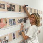 Sylvie Tellier Instagram - Janvier en images c’est: 1- Ma tête à l’annonce officielle de mon nom comme porteur de flamme pour les JO 2- Offsite dans le Gers avec les équipes Eutopia 3- Dejeuner annuel de notre association Les Bonnes fées 4- Défilé Stéphane Rolland aux côtés de la belle Nadia Fares 5- Shooting de la collection printemps Lazypants et ma préoccupation pour mon derrière 😂 6- Fin de journée avec notre mannequin Ella 7- un shooting ça se prépare mieux sur un mur! 8- visite des équipes MissFrance pour fêter la nouvelle année 9- reprise du ski après 2ans de rééducation 10- qui dit reprise du ski dit réouverture du tire-fesses🤣 #janvier #images #souvenirs