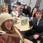 Sylvie Tellier Instagram - Janvier en images c’est: 1- Ma tête à l’annonce officielle de mon nom comme porteur de flamme pour les JO 2- Offsite dans le Gers avec les équipes Eutopia 3- Dejeuner annuel de notre association Les Bonnes fées 4- Défilé Stéphane Rolland aux côtés de la belle Nadia Fares 5- Shooting de la collection printemps Lazypants et ma préoccupation pour mon derrière 😂 6- Fin de journée avec notre mannequin Ella 7- un shooting ça se prépare mieux sur un mur! 8- visite des équipes MissFrance pour fêter la nouvelle année 9- reprise du ski après 2ans de rééducation 10- qui dit reprise du ski dit réouverture du tire-fesses🤣 #janvier #images #souvenirs