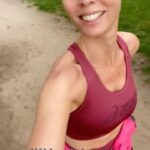 Sylvie Tellier Instagram - Quand le soleil est de sortie, aller courir en plein air c’est quand même plus agréable ☀️ Et vous, qu’est ce que vous faites pour vous aérer la tête? #sport #footing #run