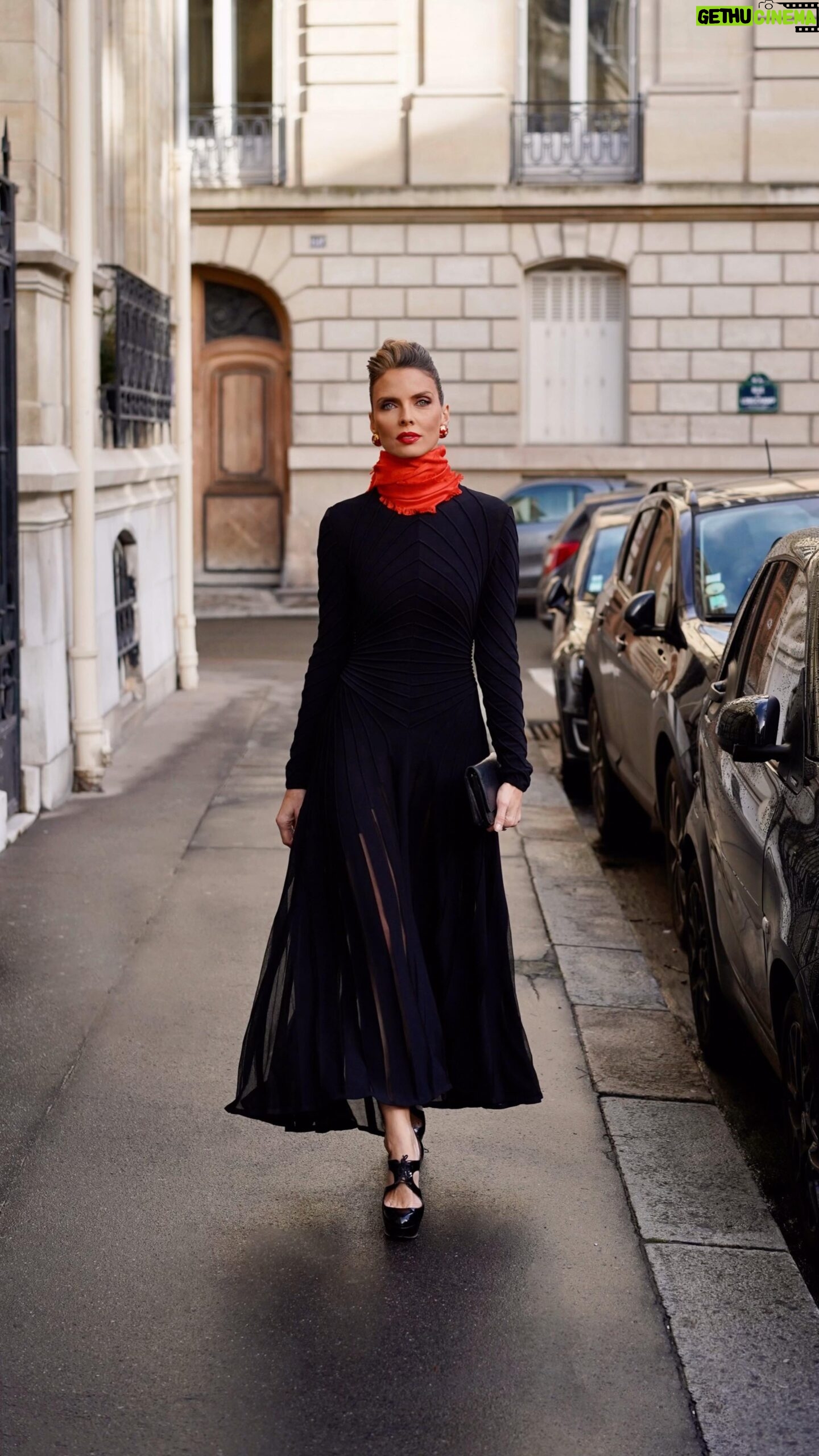 Sylvie Tellier Instagram - Look du jour pour le défilé haute-couture @francksorbier #pfw #haute couture 👗 @maisonalaia 👠 @louboutinworld 🎬 @joannabhmphoto