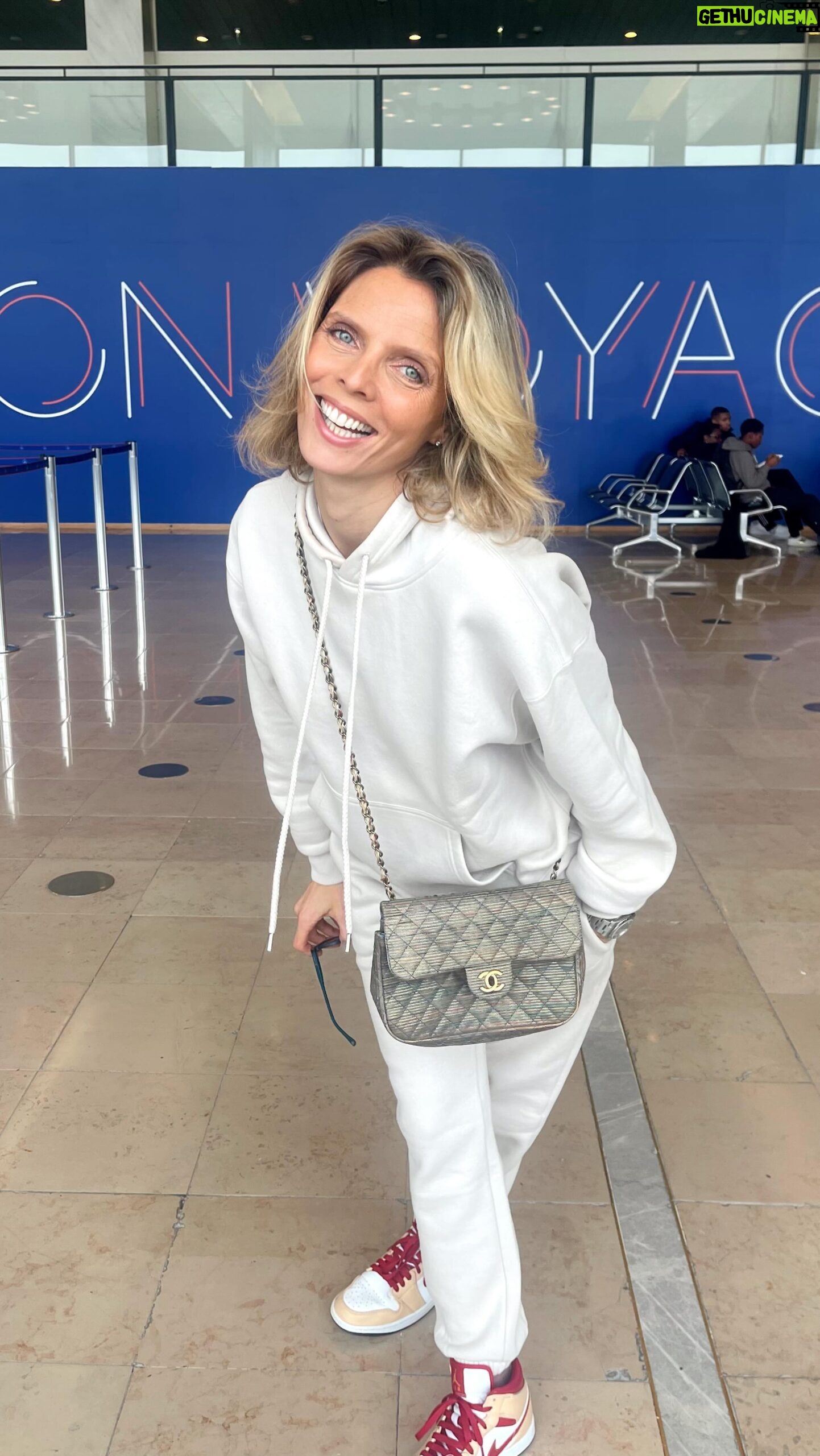 Sylvie Tellier Instagram - Miami c’est le soleil, la plage, le sport, mais aussi ses restaurants, ses bars et ses rooftops. Voulez-vous quelques adresses? #miami #miamibeach #brickell #restaurant #rooftop