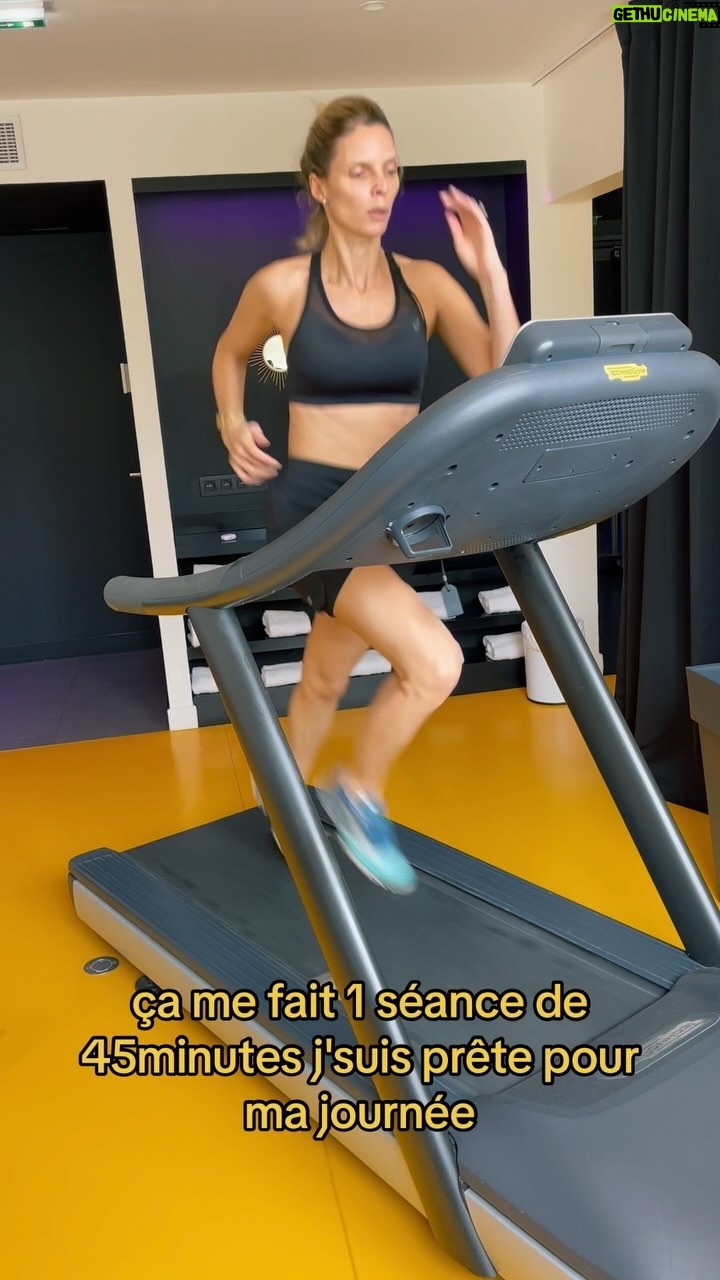 Sylvie Tellier Instagram - 45 minutes de sport pour bien commencer ma journée. Et vous, quelle est votre routine sport? #sport #santé #cardio #renfo