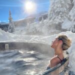 Sylvie Tellier Instagram - Premier bain de l’année.. même pas froid, enfin presque …❄️❄️❄️ #ski #neige #alpes