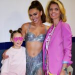 Sylvie Tellier Instagram - Dans ma pellicule cette semaine: 1- ma princesse première supportrice de @dianeleyreoff 2- photo souvenir sur le parquet de Dals 3- Photo de famille #missfamily 4- Don de 5000euros pour notre association @lesbonnesfees @marraine2coeur @marevagalanter 5- Journée des droits de la femme merci mon ♥️ 6- Déjeuner du @chinesebusinessclub avec @evegillesoff et @iamjuliegayet