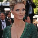 Sylvie Tellier Instagram – Plongez dans l’éclat du rêve, bienvenue au cœur scintillant de Cannes! ⭐️ #cannes #cannesfilmfestival #7