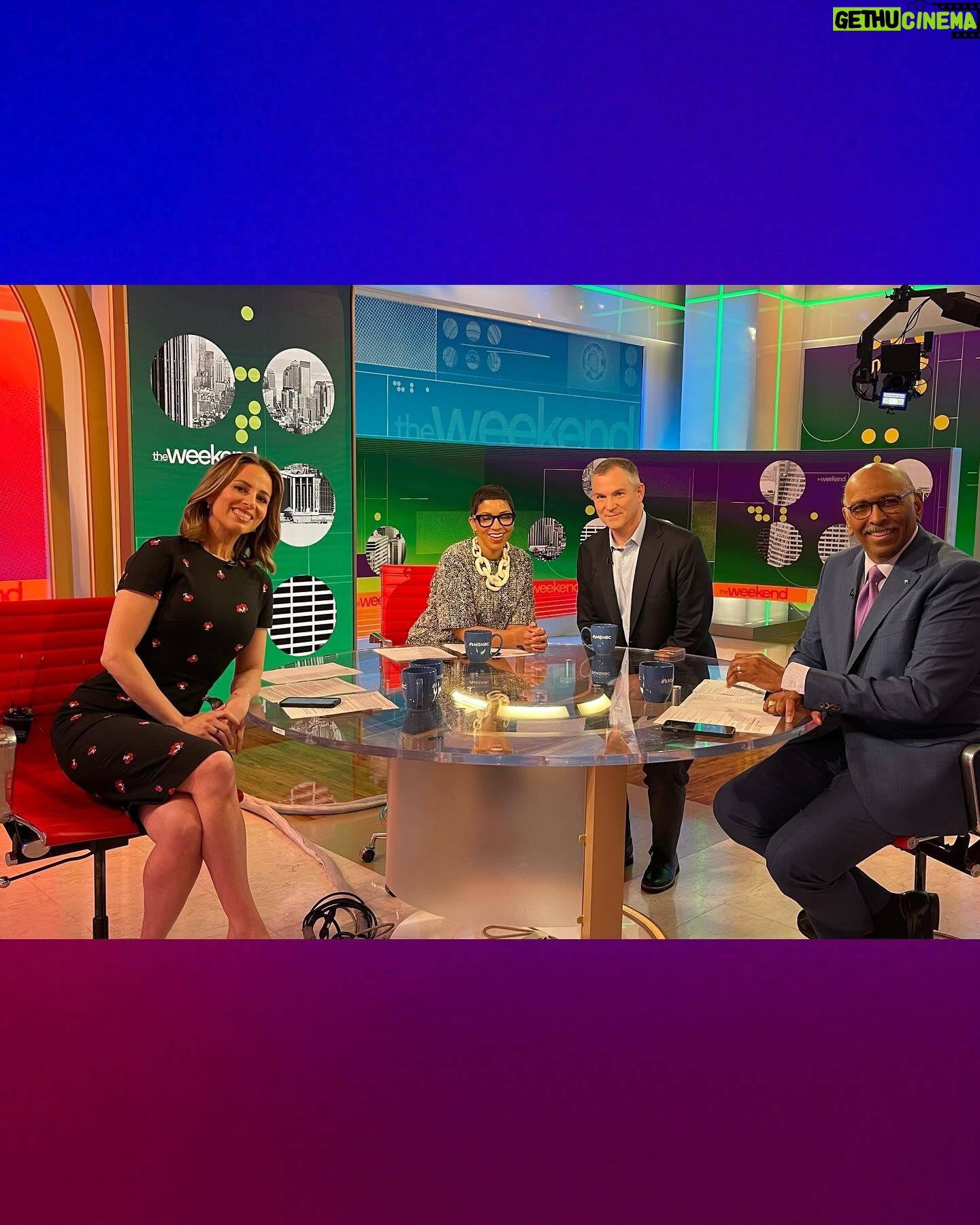 Symone Sanders Instagram - Thank you to our guests, who joined The Weekend on set in NYC and Washington, DC! A special shout out to our Saturday guest hosts @cfcolemanjr and @profmmurray.đ Tune in every Saturday and Sunday from 8am-10am ET for more news and analysis with @chairman_steele, @aliciamenendezxo and @symonedsanders