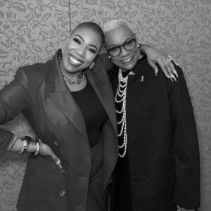 Symone Sanders Instagram - Thank you @blackenterprise for the immense honor of being named a luminary this year as @diasimms said - in a room full of luminaries. 🙏🏾 

Thank you for giving me another opportunity to tell @valeriebjarrett I love and appreciate her for all she has done. Thank you for the unforgettable experience of Valerie interviewing me! (We had a time!)

Thank you for seeing me, for seeing us and creating space. 💐🙏🏾❤️