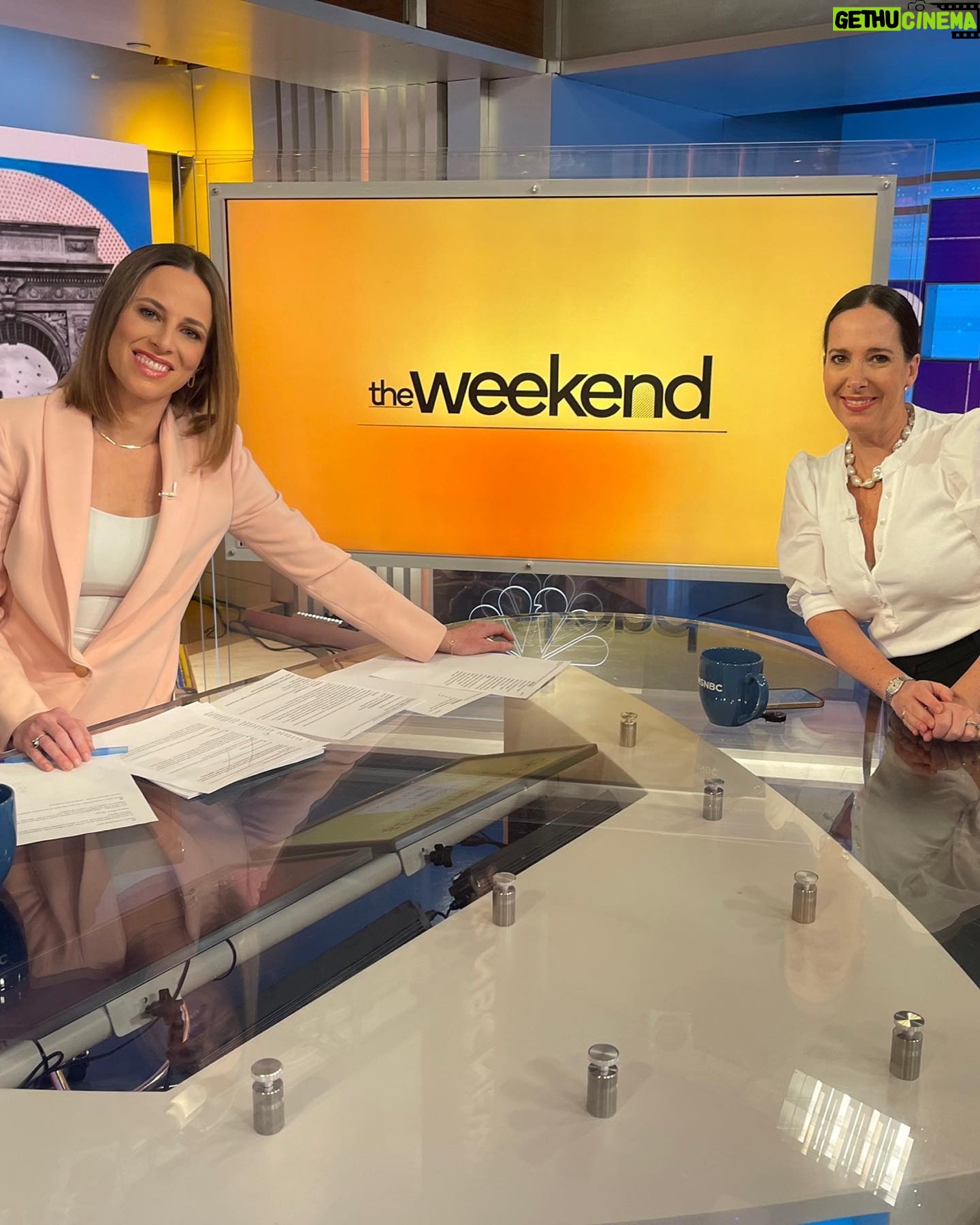 Symone Sanders Instagram - Thank you to all of our in studio guest for joining The Weekend! A big shout out to @aleximccammond for guest hosting on Saturday. Tune in every Saturday and Sunday from 8am-10am ET for more analysis from @symonedsanders, @aliciamenendezxo and @chairman_steele! βοΈπ