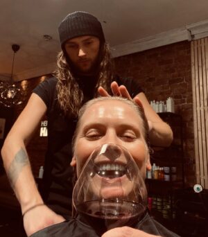 Synnøve Macody Lund Instagram - The best part of corona: private sunday hairdressing with wine❤️ @kokkinsworld