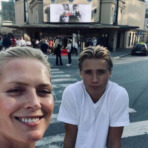 Synnøve Macody Lund Instagram - Hunting high and low with this darling❤️ @isakfalck @aha_themovie