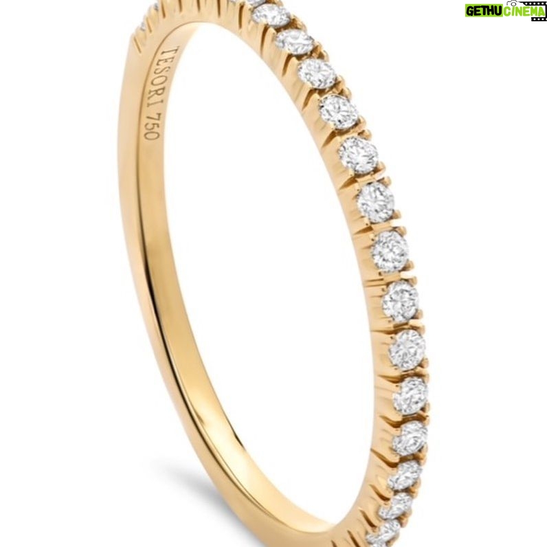 Synnøve Skarbø - 4.6K Likes - annonse KONKURRANSEN ER AVSLUTTA 💍VINN DIAMANTRING💍Gjenåpning, morsdag, Valentinsdagen, 314 dager til jul. Det er mye å feire nå, og mange som fortjener litt ekstra oppmerksomhet. 💘Så i samarbeid med @tesoridiamanter gir jeg bort en Moderna diamantring på 0,21 karat av toppkvalitet (verdi 10.990). Vinneren bestemmer selv om ringen skal være i hvitt, gult eller rosegull. Og du får den inngravert også, hvis du ønsker det.
Så enkelt deltar du i konkurransen:
💎Følg @tesoridiamanter på Instagram.
💎Legg igjen en kommentar i kommentarfeltet mitt.
Vinneren trekkes om to uker. Lykke til!🤞🏻
📸@trulsqvale