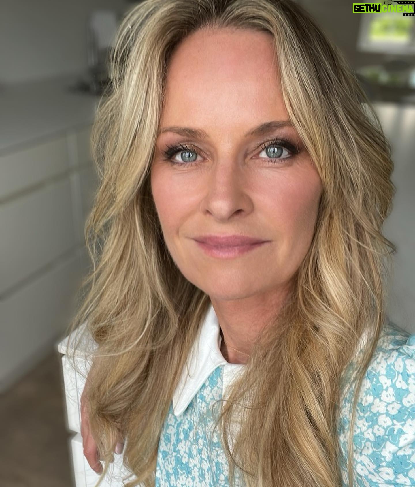 Synnøve Skarbø - 2.3K Likes - annonse✨KONKURRANSA ER AVSLUTTA✨Vinn min favorittmaskara og begge ryddebøkene mine! I samarbeid med @maxfactornorway gir jeg bort 5 gaver med min evige maskarayndling, Masterpiece Max. Den passer til absolutt alle anledninger, og er den jeg vender tilbake til hele tida. Jeg lover deg, du blir ikke skuffa! I tillegg får vinnerne begge ryddebøkene mine.
Slik deltar du:
🌟Følg @maxfactornorway på Instagram.
🌟Legg igjen en kommentar under her.
Vinneren trekkes 15. august. #MaxFactorNorway #RevealYourXtraOrdinary