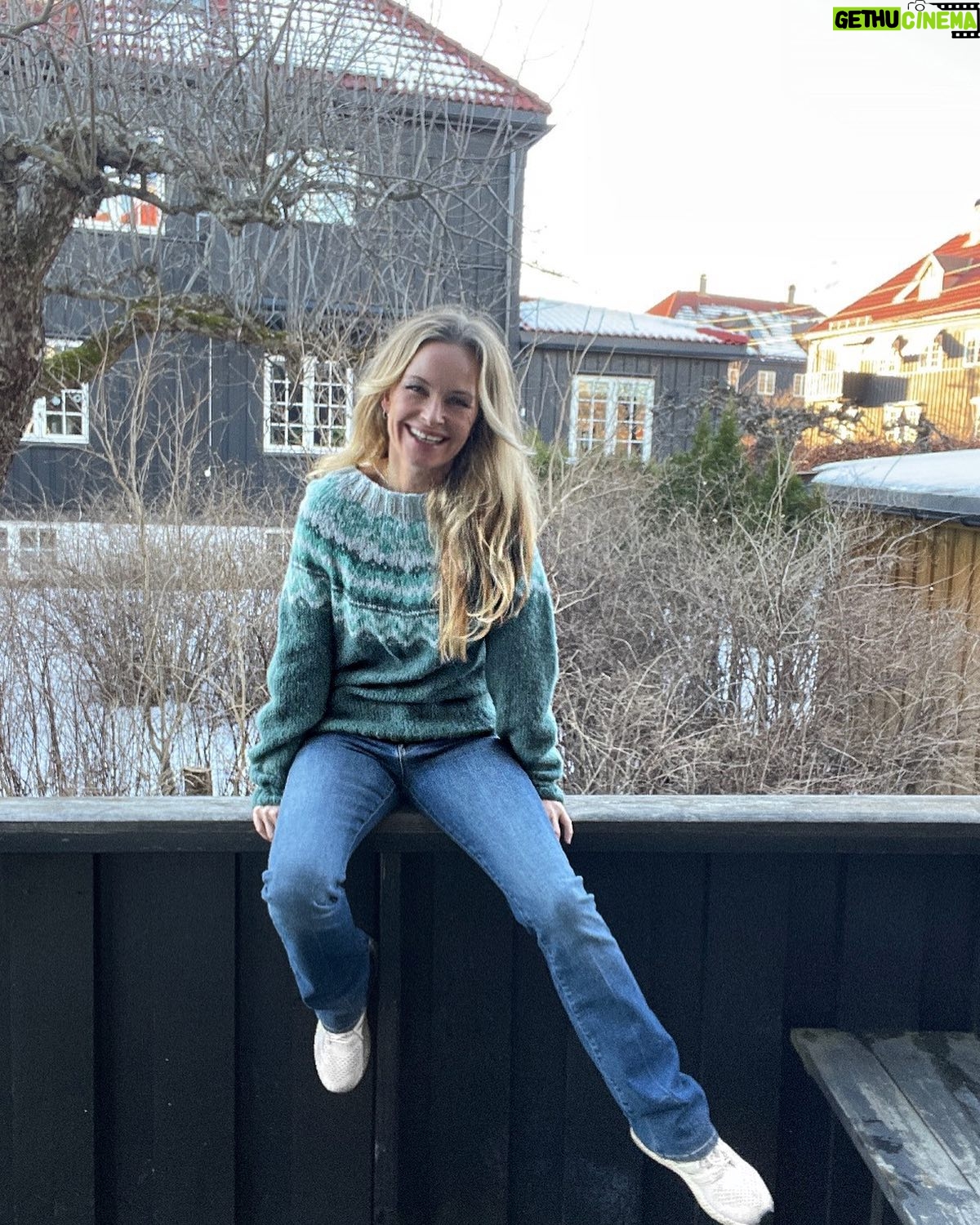 Synnøve Skarbø - 3.3K Likes - Da er genseren på plass. Nå mangler bare en forespørsel fra Farmen.