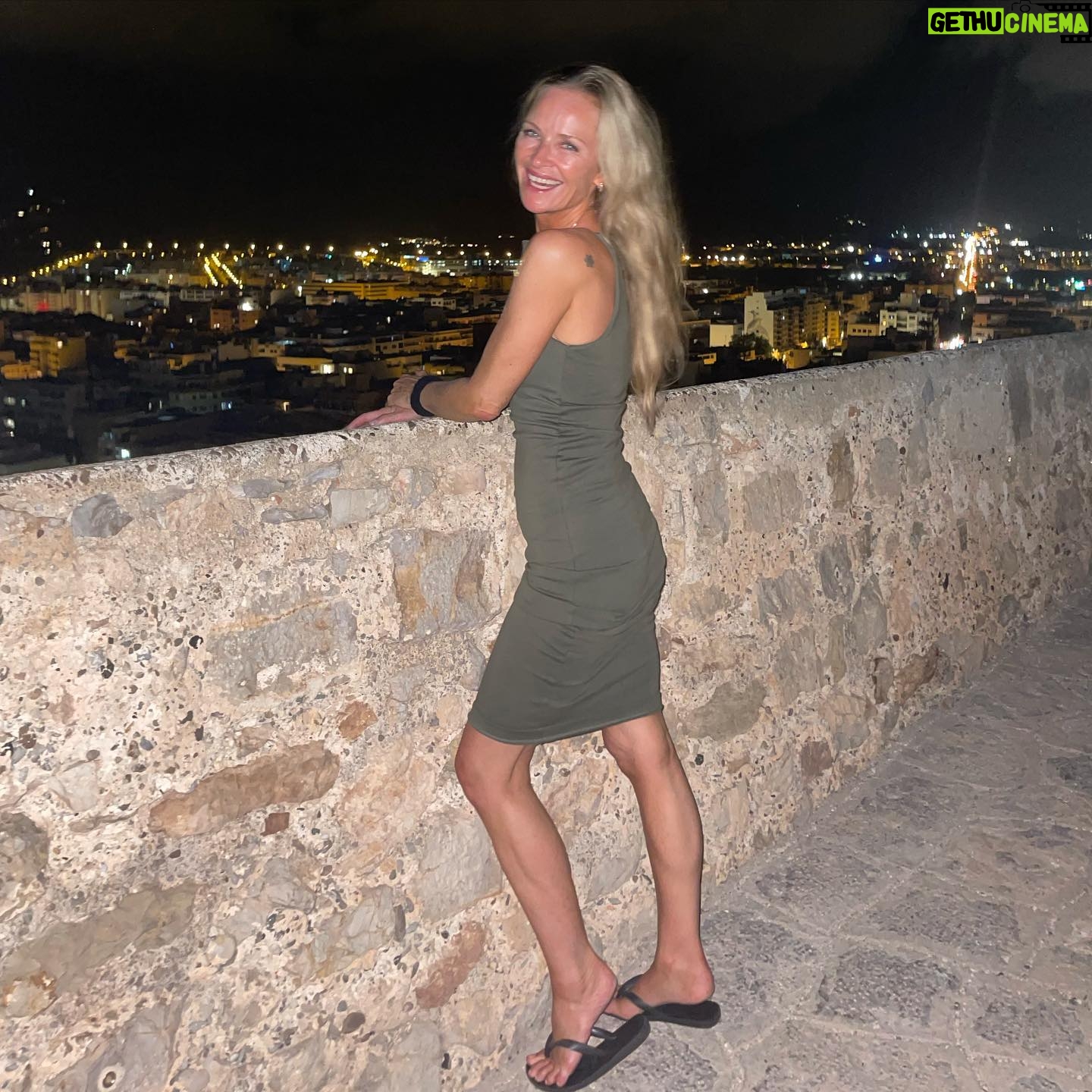 Synnøve Skarbø - 2K Likes - Det obligatoriske «by night»-bildet.