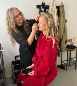 Synnøve Skarbø Instagram - annonse✨I høst hadde jeg noen fantastiske dager i Paris for å leve ut mitt indre luksusdyr og ta kampanjebilder for @MaxFactorNorway. Ett av produktene jeg testa ut var den nye maskaraen False Lash Effect XXL, og tro meg: Dette er det nærmeste du kommer vippe-extensions. 🤩Her snakker vi XXL volum, fylde og lengde. Den stretchy formulaen gir faktisk vippene dine noen ekstra millimeter. Har lagt ut før- og etterbilder på story, hvis du vil ha håndfaste bevis. (Og supplert med noen skrytebilder fra mine 48 deilige timer i Paris.)
@vita_no @solvistrifeldt

#MaxFactorNorway #FalseLashXXL #RevealYourXtraOrdinary