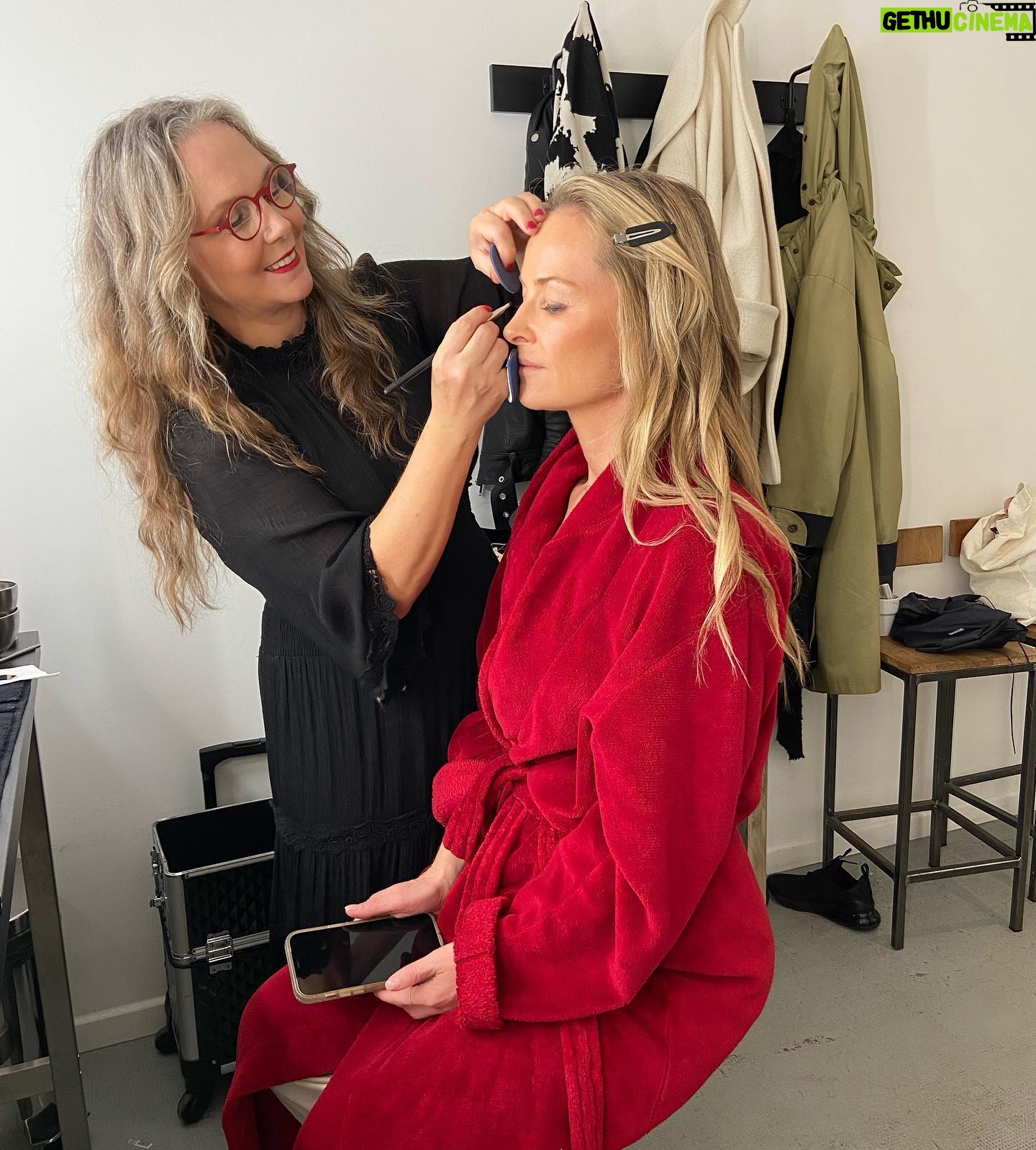 Synnøve Skarbø - 2.2K Likes - annonse✨I høst hadde jeg noen fantastiske dager i Paris for å leve ut mitt indre luksusdyr og ta kampanjebilder for @MaxFactorNorway. Ett av produktene jeg testa ut var den nye maskaraen False Lash Effect XXL, og tro meg: Dette er det nærmeste du kommer vippe-extensions. 🤩Her snakker vi XXL volum, fylde og lengde. Den stretchy formulaen gir faktisk vippene dine noen ekstra millimeter. Har lagt ut før- og etterbilder på story, hvis du vil ha håndfaste bevis. (Og supplert med noen skrytebilder fra mine 48 deilige timer i Paris.)
@vita_no @solvistrifeldt
#MaxFactorNorway #FalseLashXXL #RevealYourXtraOrdinary