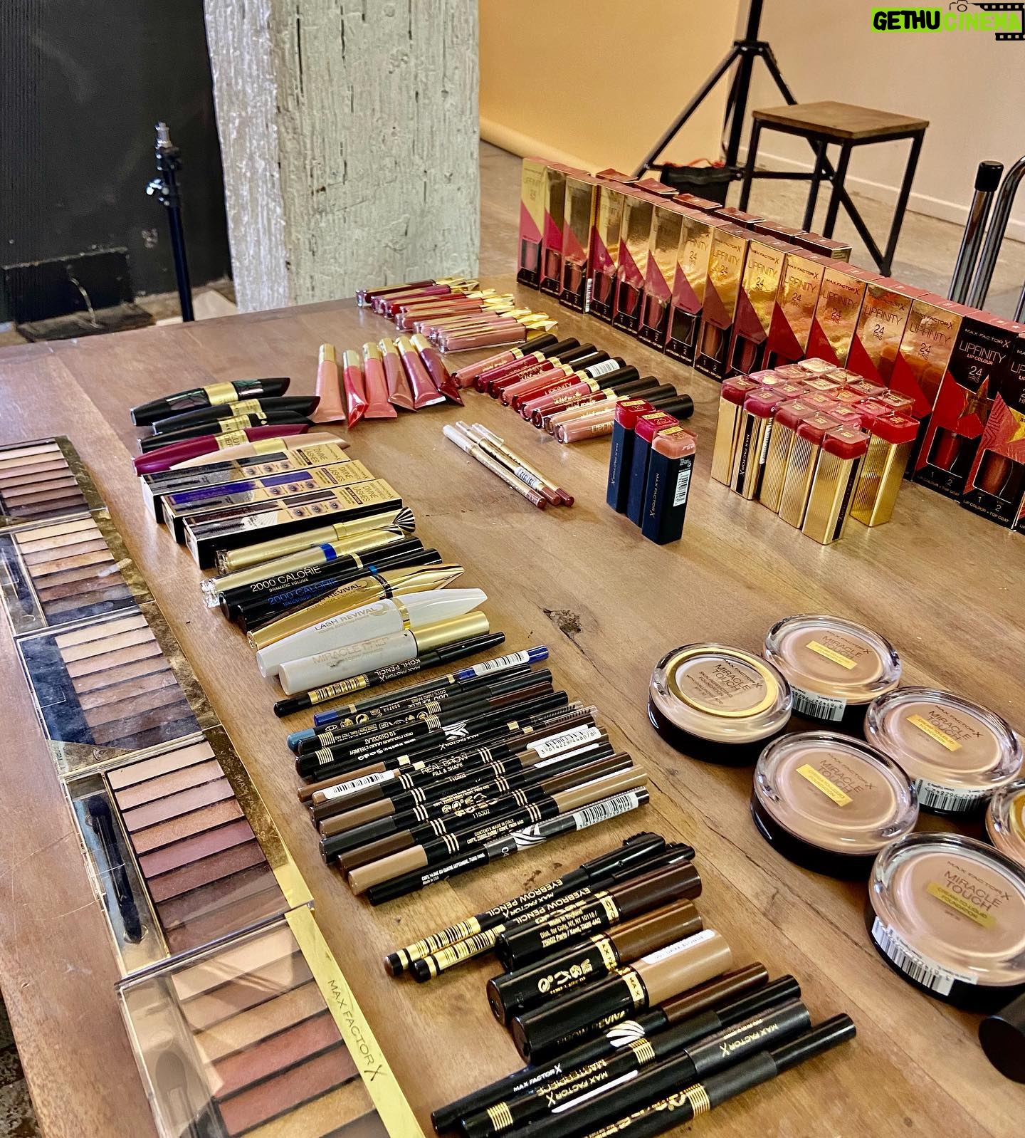 Synnøve Skarbø - 2.2K Likes - annonse✨I høst hadde jeg noen fantastiske dager i Paris for å leve ut mitt indre luksusdyr og ta kampanjebilder for @MaxFactorNorway. Ett av produktene jeg testa ut var den nye maskaraen False Lash Effect XXL, og tro meg: Dette er det nærmeste du kommer vippe-extensions. 🤩Her snakker vi XXL volum, fylde og lengde. Den stretchy formulaen gir faktisk vippene dine noen ekstra millimeter. Har lagt ut før- og etterbilder på story, hvis du vil ha håndfaste bevis. (Og supplert med noen skrytebilder fra mine 48 deilige timer i Paris.)
@vita_no @solvistrifeldt
#MaxFactorNorway #FalseLashXXL #RevealYourXtraOrdinary