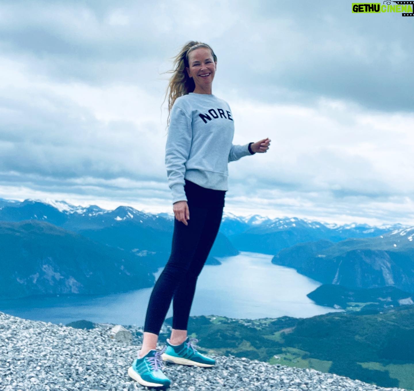 Synnøve Skarbø - 1.8K Likes - Hva er din favoritt-hjembygd?