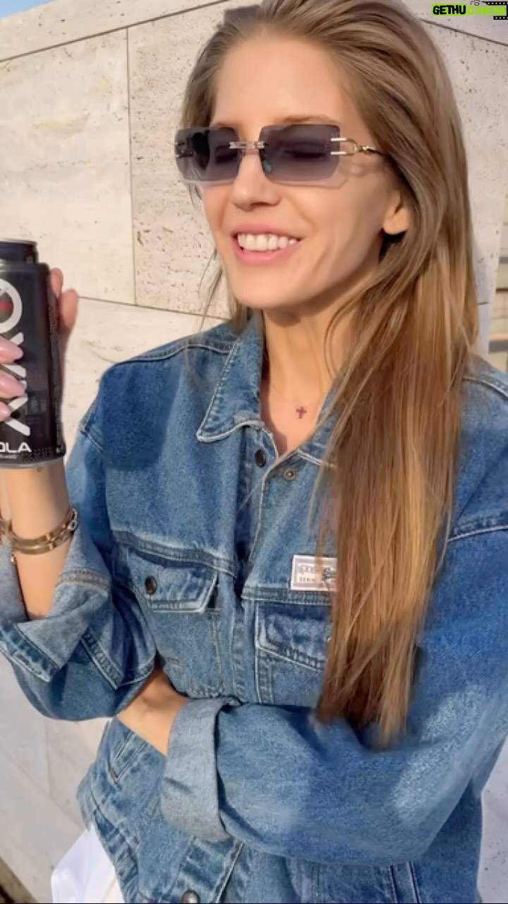 Szabó Zsófi Instagram - #reklám Nekem idén is bejön a XIXO 😉 Most egyetlen nyitással megnyerheted a több mint 5000 ajándék egyikét vagy akár a 10 millió forintos fődíjat! Részletek a xixojatek.hu oldalon! @xixohungary #xixohungary