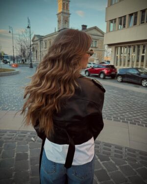 Szabó Zsófi Instagram - 🌬️ #goodhairday @lorealpro