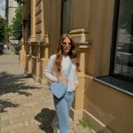 Szabó Zsófi Instagram - Ma gyönyörű volt az idő, az én szívem pedig mindig kék, különösen ebben a hónapban! 💙 Idén NINI egy exkluzív, limitált darabszámú kék színű Love Baggel támogatja az Együtt az Autistákért Alapítvány munkáját, hogy minél szélesebb körben tájékozódjanak az emberek az autizmus spektrum zavar állapotról, ezáltal egy elfogadóbb világot teremtve nekik. A kollekció utolsó darabjai elérhetőek a Nini Boutiqueban és a nini.hu weboldalon. Nini a bevételének egy részéből az alapítvány munkáját támogatja! 🙏🏼 #éniskékvagyok #niniofficial #ninimolnar #lovebag #együttazautistákért