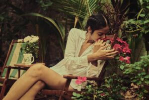 T J Bhanu Instagram - On a normal day when I woke up smelt the flowers , made coffee, did gardening and walked around @tarunchouhan_ph came to capture all of it
And while sharing them here after a month or 2 I was thinking 
Are we all becoming photos in our being? For apps, for validation and whatever the reasons…….

कभी कभी लगता है अपने होने में तस्वीर होते जा रहे हैं क्या हम सब ? मतलब किसी साधारण से दिन और दिनचर्या के कुछ लम्हों को कैमरे से दिखा, तस्वीर से प्रमाणित करना और यहाँ साझा करना 
अक्सर मुझे ऐसा सोचने पर मजबूर करता है। 

P.s. last photo is usual ME in courtyard… 

#2023 #india #bombay #Bandra #courtyard #mankiyatraen #yatra #tjbhanu #vaazhl #love #compassion #allheartallart #vaalgavalamudan #सितारों_को_आँखो_में_महफ़ूज़_रखना